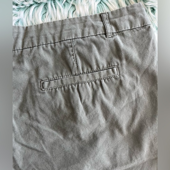 Nicole Miller Original Shorts, Size 14 - Picture 9 of 10